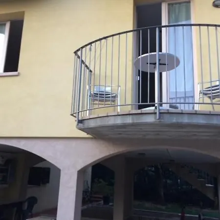 Gaia Con Piscina Seeblick Мальчезине