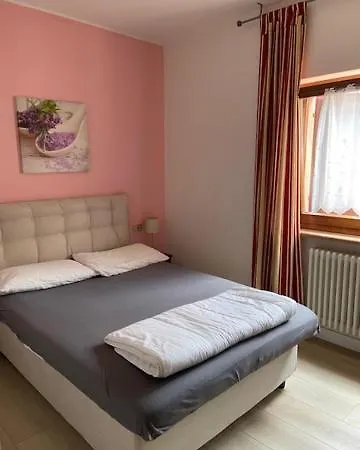 Gaia Con Piscina Seeblick Мальчезине