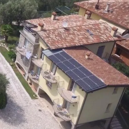 Gaia Con Piscina Seeblick * Мальчезине